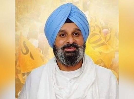 ਬਿਕਰਮ ਮਜੀਠੀਆ ਨੇ ਪ੍ਰੈਸ ਕਾਨਫਰੰਸ ‘ਚ ਬਿਨਾਂ ਅੱਗ ਲਗਾਏ ਕੱਢਿਆ ਪਟਾਕਾ ਬੰਬ !