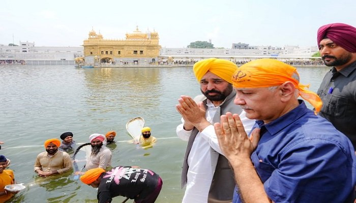 CM ਮਾਨ ਤੇ ਮਨੀਸ਼ ਸਿਸੋਦੀਆਸ੍ਰੀ ਦਰਬਾਰ ਸਾਹਿਬ ਵਿਖੇ ਹੋਏ ਨਤਮਸਤਕ CM ਮਾਨ ਤੇ ਮਨੀਸ਼ ਸਿਸੋਦੀਆਸ੍ਰੀ ਦਰਬਾਰ ਸਾਹਿਬ ਵਿਖੇ ਹੋਏ ਨਤਮਸਤਕ