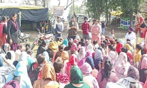 ਡਿਗਰੀਆਂ ਵਾਲੇ ਸੜਕਾਂ ‘ਤੇ ਰੁਲਣ ਨੂੰ ਮਜ਼ਬੂਰ! ਮੁੜ ਬਹਾਲ ਕੱਚੇ ਅਧਿਆਪਕਾਂ ਵੱਲੋਂ ਸਿੱਖਿਆ ਮੰਤਰੀ ਹਰਜੋਤ ਬੈਂਸ ਦੀ ਕੋਠੀ ਅੱਗੇ ਰੋਸ ਪ੍ਰਦਰਸ਼ਨ