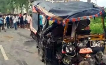 ਭਿਆਨਕ ਸੜਕ ਹਾਦਸਾ : ਟਰੱਕ-ਆਟੋ ਦੀ ਟੱਕਰ ਚ 8 ਦੀ ਮੌਤ, ਕਈ ਜ਼ਖਮੀ