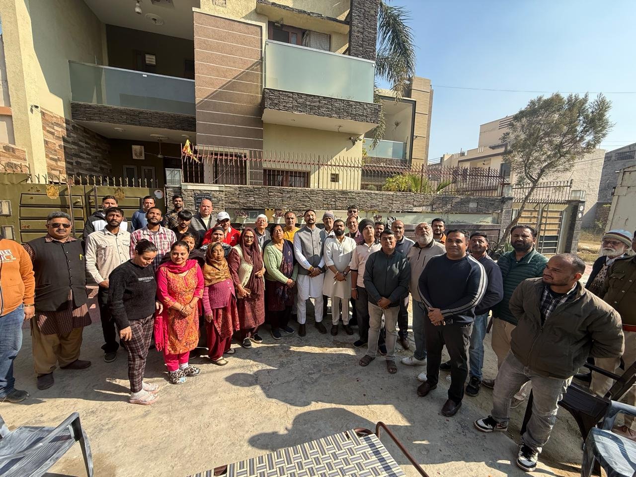 ਡਿਪਟੀ ਮੇਅਰ ਮਲਕੀਤ ਸੁਭਾਨਾ ਨੇ ਆਪਣੇ ਵਾਰਡ ਦੀ ਨਿਊ ਅਰੋੜਾ ਕਲੋਨੀ ਦਾ ਦੌਰਾ ਕੀਤਾ, ਸਟਰੀਟ ਲਾਈਟਾਂ ਲਗਾਈਆਂ ! 1