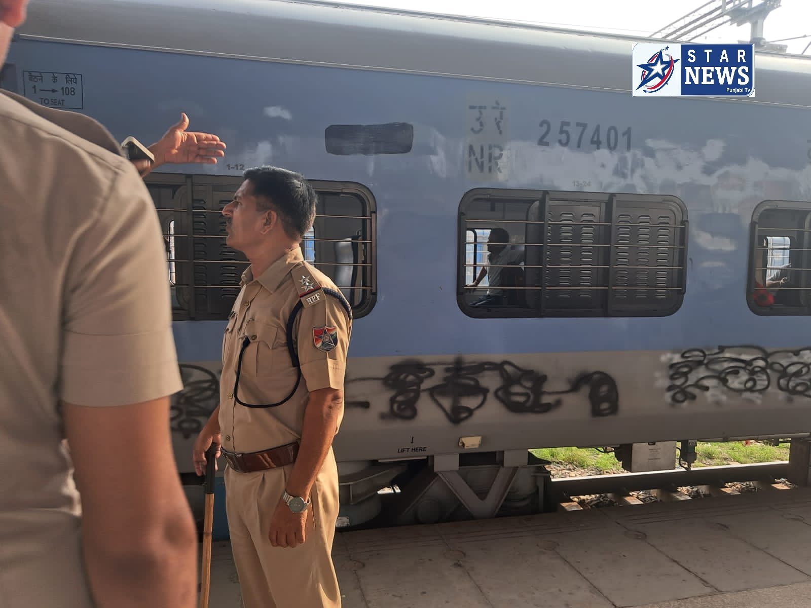 ਜਲੰਧਰ ਰੇਲਵੇ ਸਟੇਸ਼ਨ ਤੇ ਸਵੇਰੇ ਸਵੇਰੇ ਹੋਇਆ ਵੱਡਾ ਕਾਂਡ ਪੁਲਿਸ ਦੇ ਹੱਥ ਪੈਰ ਫੁੱਲੇ 3