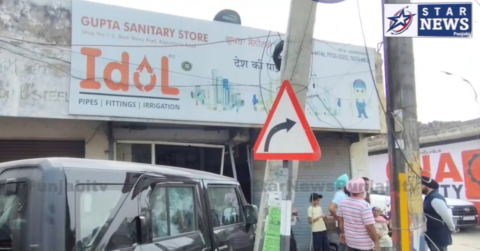 ਜਲੰਧਰ : ਤੇਜ਼ ਰਫ਼ਤਾਰ ਥਾਰ ਦੁਕਾਨ ਚ ਵੱਡੀ, ਏਅਰਬੈਗ ਵੀ ਖੁੱਲ੍ਹੇ,ਪੈਦਲ ਜਾ ਰਿਹਾ ਵਿਅਕਤੀ ਵਾਲ-ਵਾਲ ਬਚਿਆ, ਸੀਸੀਟੀਵੀ ਦੇਖੋ। 2