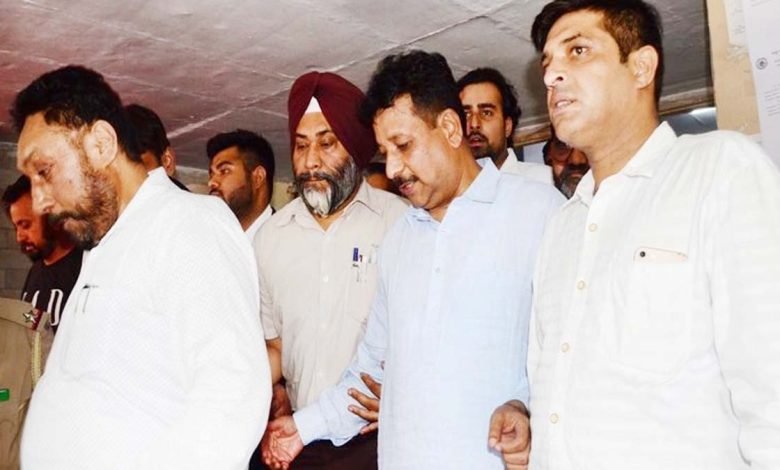 AAP ਵਿਧਾਇਕ ਰਮਨ ਅਰੋੜਾ ਦੀ ਸਿਹਤ ਵਿਗੜੀ, ਅੰਮ੍ਰਿਤਸਰ ਹਸਪਤਾਲ ਰੈਫਰ ! 1