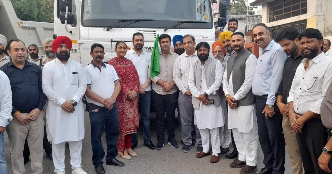 5 ਕਰੋੜ ਦੀ ਮਸ਼ੀਨਰੀ ਨਾਲ ਸਫ਼ਾਈ ਤੇ ਵਿਕਾਸ ਦੀ ਗੱਲ, ਪਰ ਸਿਆਸਤ ਗਰਮਾਗਈ – ਮਾਲ ਮਲਕਾ ਦਾ ਮਸ਼ਹੂਰ ਹਲਕਾ ਇੰਚਾਰਜਾਂ ਦੀ ਤਸਵੀਰ ਵੀ ਬੋਲਦੀ ਹੈ ! 1