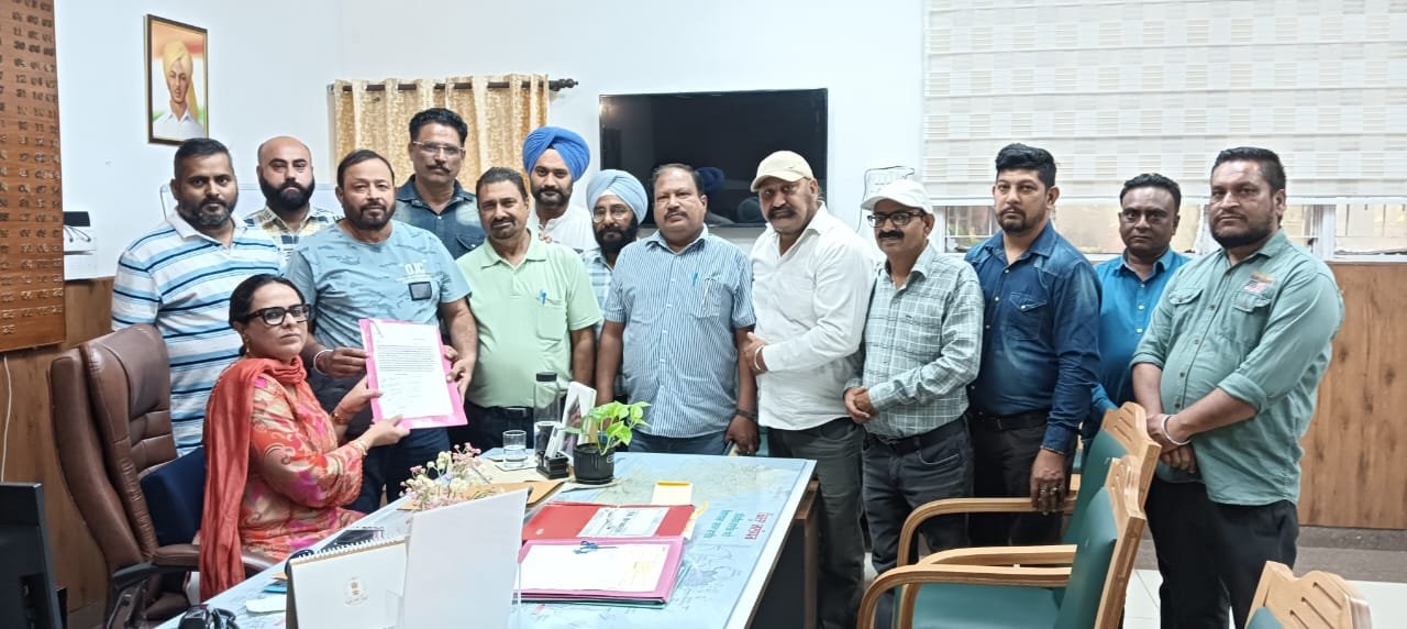 ਜਲੰਧਰ ਦੇ ਪੱਤਰਕਾਰਾਂ ਨੇ ਲਗਾਏ ਸੂਚਨਾ ਤੇ ਲੋਕ ਸੰਪਰਕ ਵਿਭਾਗ 'ਤੇ ਗੰਭੀਰ ਇਲਜ਼ਾਮ ਡਿਪਟੀ ਕਮਿਸ਼ਨਰ ਕੋਲ ਪਹੁੰਚੀ ਸ਼ਿਕਾਇਤ — ਉੱਚ ਪੱਧਰੀ ਜਾਂਚ ਦੀ ਮੰਗ! 2