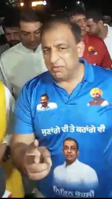 ਇੱਕ ਪੰਥ ਦੋ ਕਾਜ,ਘੁੰਮਣ ਦੀ ਫ਼ੋਟੋ 'ਤੇ ਪਾਰਕ 'ਚ ਸਿਆਸਤ, ਨਿਤਿਨ ਕੋਹਲੀ ਨੇ ਵਰਿੰਦਰ ਦੀ ਫ਼ੋਟੋ ਵਾਲੀ ਟੀ-ਸ਼ਰਟ ਹਟਾ ਕੇ ਪਾਈ ਆਪਣੀ ਤਸਵੀਰ ਵਾਲੀ T-shirt 1