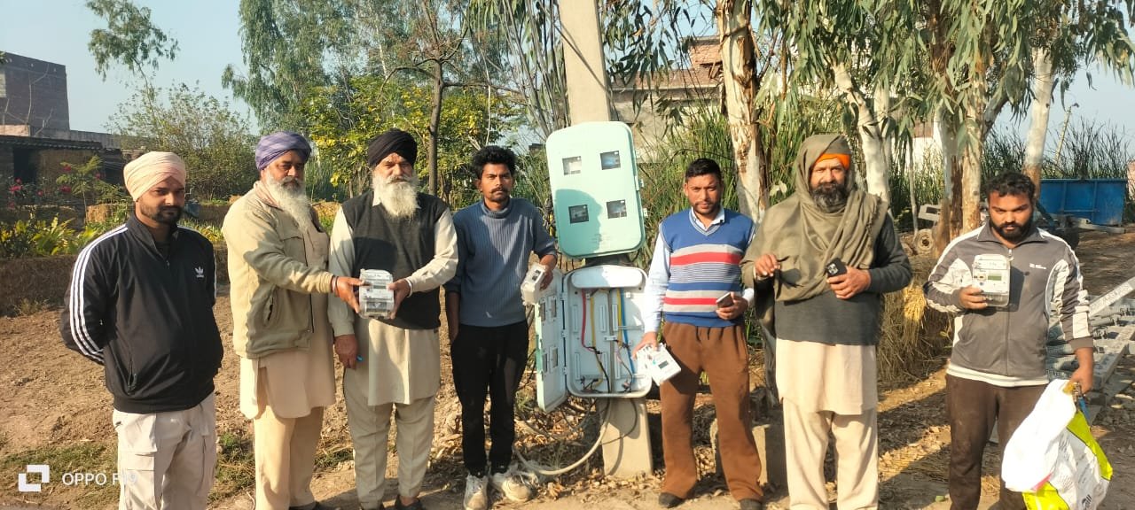 ਮੀਟਰ ਪੁੱਟ ਮੁਹਿੰਮ ਦੂਜੇ ਦਿਨ ਵੀ ਰਹੀ ਜਾਰੀ, ਪਿੰਡਾਂ ਵਿੱਚ ਵੱਡੇ ਪੱਧਰ ਤੇ ਸਹਿਯੋਗ, ਕੇ. ਐਮ. ਐਮ. ਵੱਲੋਂ ਅੱਜ 10 /12/25 ਨੂੰ ਦਸੰਬਰ ਨੂੰ ਬਿਜਲੀ ਦਫ਼ਤਰਾਂ ਵਿੱਚ ਕਰਵਾਏ ਜਮ੍ਹਾ। ਅੱਲੜ ਪਿੰਡੀ। 2