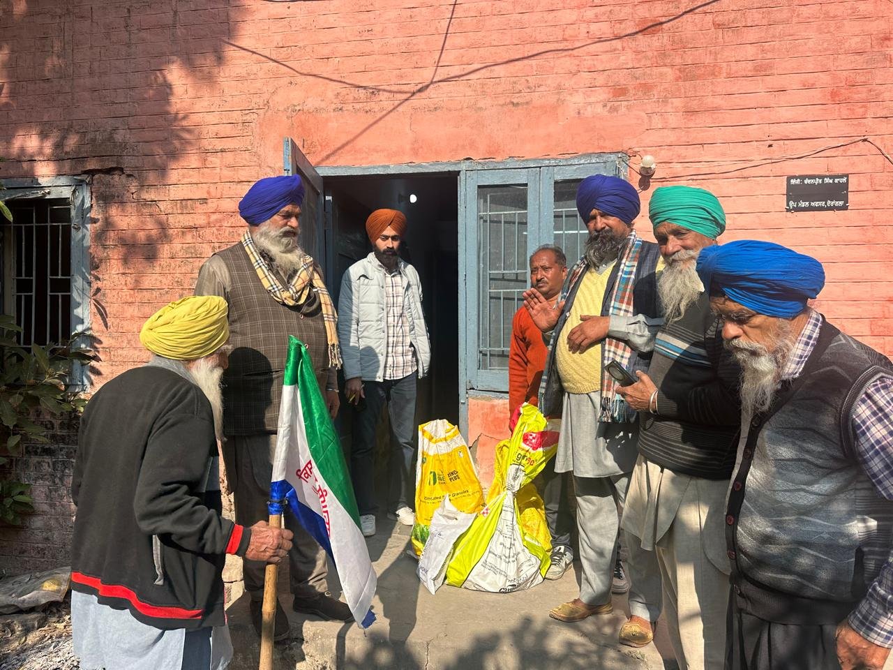 ਮੀਟਰ ਪੁੱਟ ਮੁਹਿੰਮ ਦੂਜੇ ਦਿਨ ਵੀ ਰਹੀ ਜਾਰੀ, ਪਿੰਡਾਂ ਵਿੱਚ ਵੱਡੇ ਪੱਧਰ ਤੇ ਸਹਿਯੋਗ, ਕੇ. ਐਮ. ਐਮ. ਵੱਲੋਂ ਅੱਜ 10 /12/25 ਨੂੰ ਦਸੰਬਰ ਨੂੰ ਬਿਜਲੀ ਦਫ਼ਤਰਾਂ ਵਿੱਚ ਕਰਵਾਏ ਜਮ੍ਹਾ। ਅੱਲੜ ਪਿੰਡੀ। 1