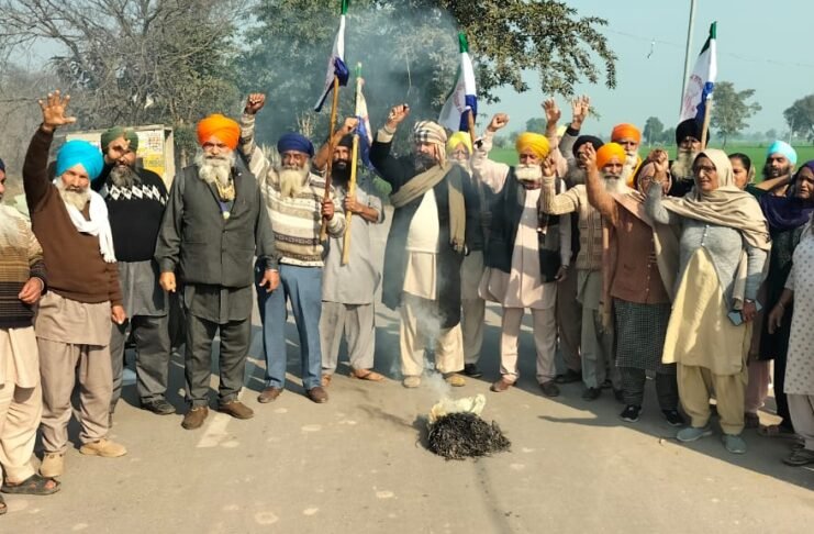 ਕਿਸਾਨ ਆਗੂਆਂ ਦੀ ਰਿਹਾਈ ਦੀ ਮੰਗ ਨੂੰ ਲੈ ਕੇ ਕਿਸਾਨਾਂ ਦਾ ਰੋਸ ਪ੍ਰਦਰਸ਼ਨ