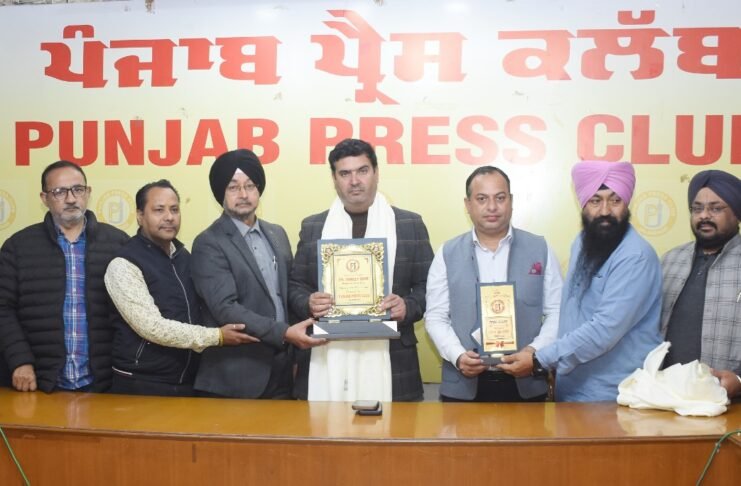 ਮੇਅਰ ਵਿਨੀਤ ਧੀਰ ਵੱਲੋਂ ਪੰਜਾਬ ਪ੍ਰੈਸ ਕਲੱਬ ਦਾ ਦੌਰਾ ਸ਼ਹਿਰ ਦੀਆਂ ਸਮੱਸਿਆਵਾਂ ‘ਤੇ ਹੋਈ ਚਰਚਾ