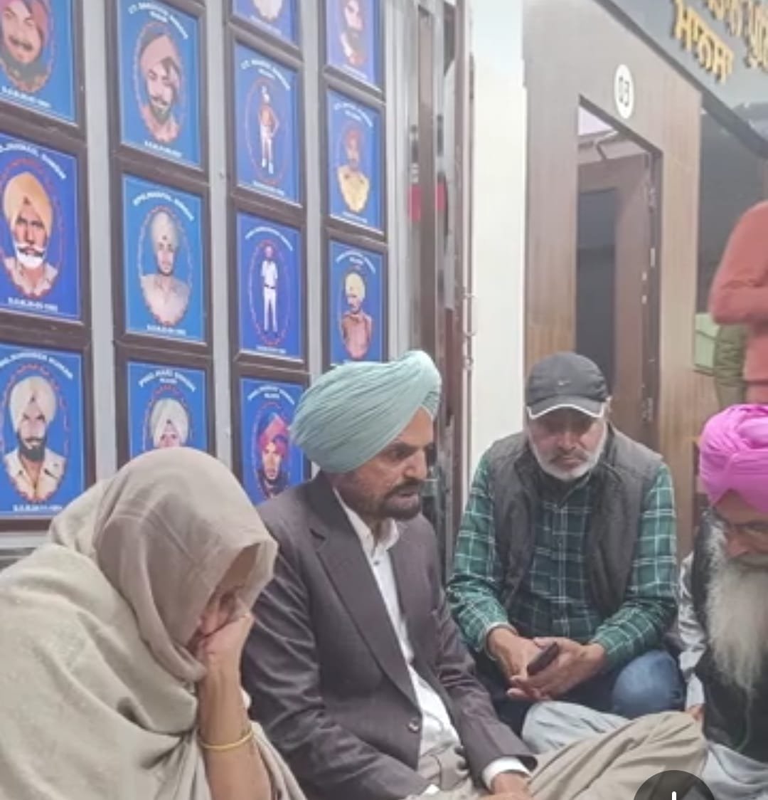 ਸਿੱਧੂ ਮੂਸੇਵਾਲਾ ਪਰਿਵਾਰ ਨਾਲ ₹30 ਕਰੋੜ ਦੀ ਹੇਰਾਫੇਰੀ , SSP ਦਫ਼ਤਰ ਅੱਗੇ ਧਰਨੇ ਤੋਂ ਬਾਅਦ Fir ਦਰਜ਼ 1