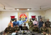 ਜਲੰਧਰ ਵਿੱਚ ਡਾਕਟਰ ਦੇ ਘਰ ਗੋਲੀਆਂ ਚਲਾਉਣ ਵਾਲੇ ਅੰਮ੍ਰਿਤਸਰ ਦੇ 2 ਦੋਸ਼ੀ ਗ੍ਰਿਫ਼ਤਾਰ ਪੁਲਿਸ ਕਮਿਸ਼ਨਰ ਧਨਪ੍ਰੀਤ ਕੌਰ ਨੇ ਕੀਤੀ ਪ੍ਰੈਸ ਕਾਨਫਰੰਸ