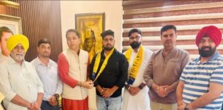ਜਲੰਧਰ ਵਿੱਚ ਕਾਂਗਰਸ ਨੂੰ ਵੱਡਾ ਸਿਆਸੀ ਝਟਕਾ! ਯੂਥ ਕਾਂਗਰਸ ਨਾਲ ਜੁੜੇ ਅੰਸ਼ੁਮਨ ਕਾਲੀਆ ਨੇ ਫੜਿਆ ‘ਆਪ’ ਦਾ ਝਾੜੂ, ਮੇਅਰ ਵਿਨੀਤ ਧੀਰ ਨੇ ਖੇਡਿਆ ਵੱਡਾ ਸਿਆਸੀ ਦਾਅ