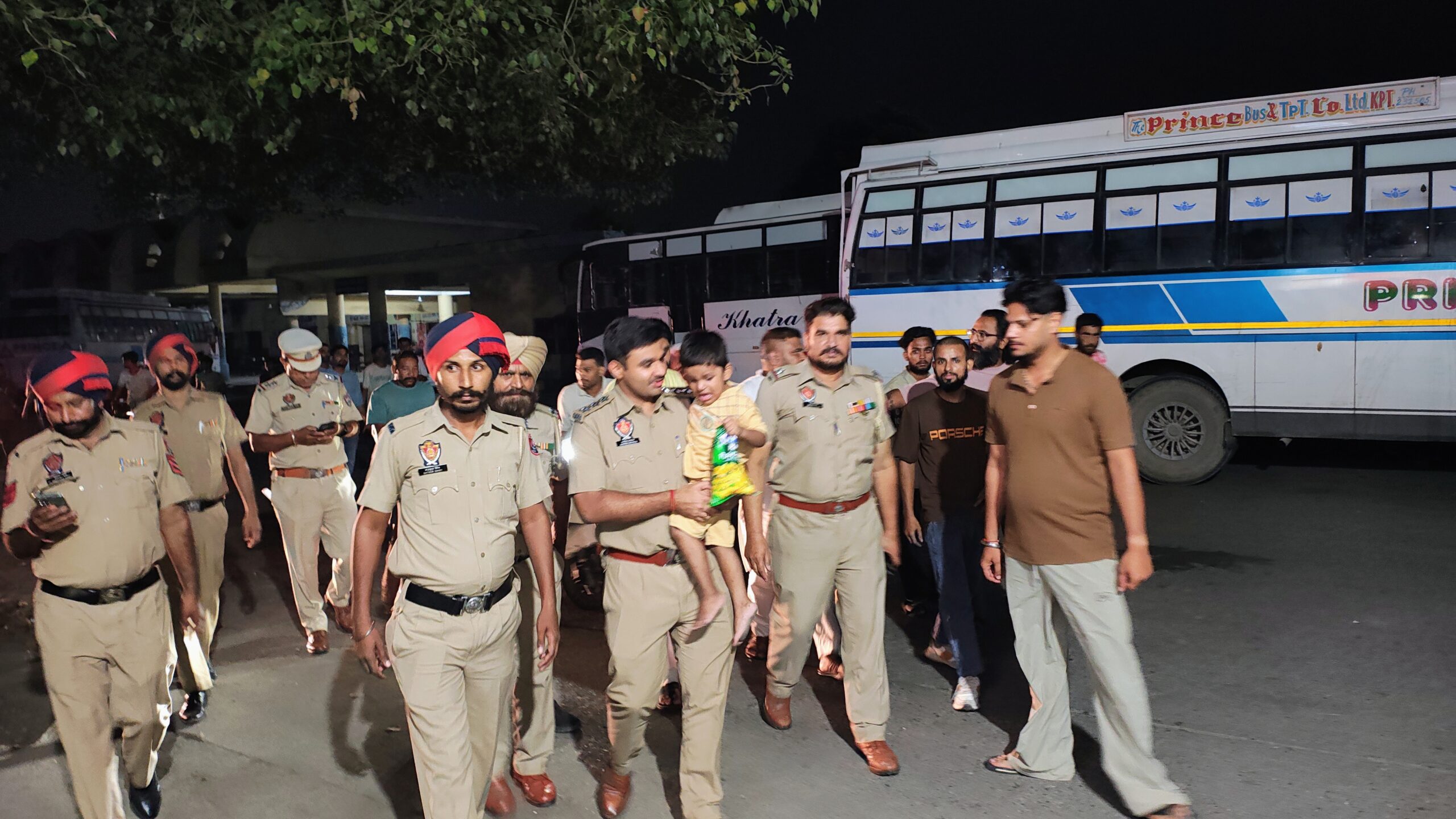 4 ਸਾਲਾ ਬੱਚੇ ਦੇ ਗੁੰਮ ਹੋਣ ਦੀ ਸੂਚਨਾ ’ਤੇ ਕਮਿਸ਼ਨਰੇਟ ਪੁਲਿਸ ਜਲੰਧਰ ਵੱਲੋਂ ਤੁਰੰਤ ਕਾਰਵਾਈ, ਬੱਚਾ ਸੁਰੱਖਿਅਤ ਲੱਭ ਕੇ ਪਰਿਵਾਰ ਦੇ ਹਵਾਲੇ ਕੀਤਾ 1