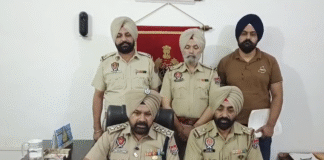 ਪਟਾਕੇ ਬਣਾਉਣ ਵਾਲੀ ਵਿਸਫੋਟਕ ਸਮੱਗਰੀ ਬਰਾਮਦ, ਦੂਜੇ ਮਾਮਲੇ ਵਿੱਚ ਗਲੌਕ ਪਿਸਤੌਲ, 3 ਜ਼ਿੰਦਾ ਰੌਂਦ ਅਤੇ 1.05 ਲੱਖ ਰੁਪਏ ਬਰਾਮਦ ਪਟਾਕੇ ਬਣਾਉਣ ਵਾਲੀ ਵਿਸਫੋਟਕ ਸਮੱਗਰੀ ਬਰਾਮਦ, ਦੂਜੇ ਮਾਮਲੇ ਵਿੱਚ ਗਲੌਕ ਪਿਸਤੌਲ, 3 ਜ਼ਿੰਦਾ ਰੌਂਦ ਅਤੇ 1.05 ਲੱਖ ਰੁਪਏ ਬਰਾਮਦ